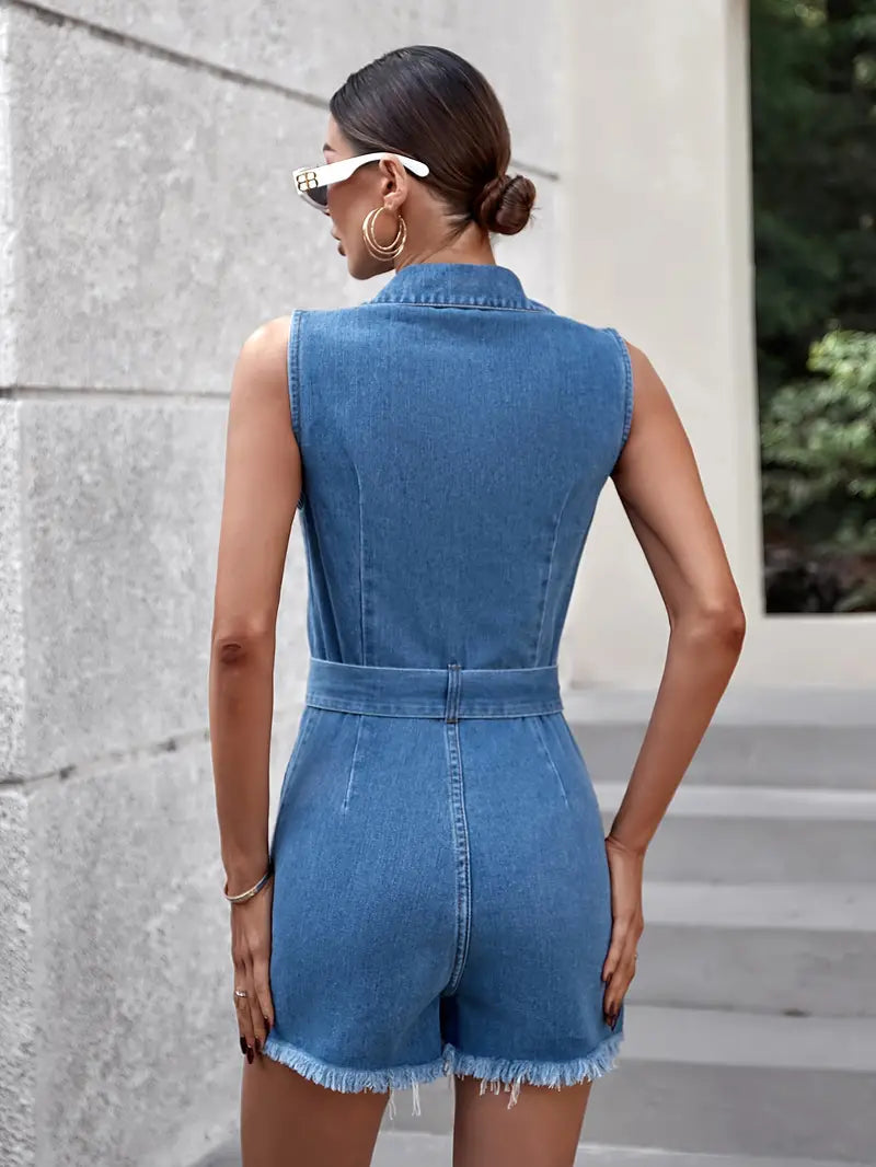 Denim jumpsuit zonder mouwen met kraag, knopen en tailleband