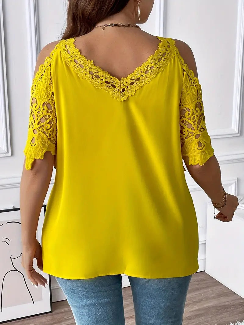 Plus size damesblouse met naakte schouders en V-hals