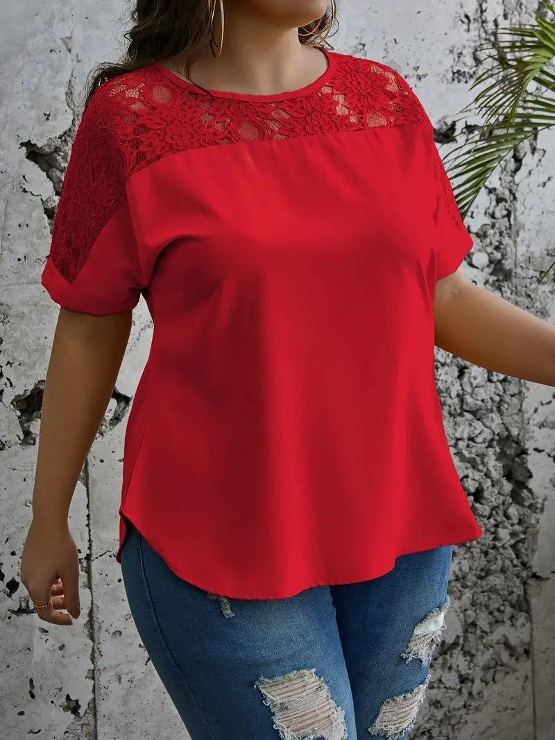 Plus size damesblouse met korte mouwen en verfijnd borduurwerk