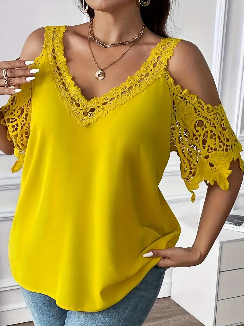 Plus size damesblouse met naakte schouders en V-hals