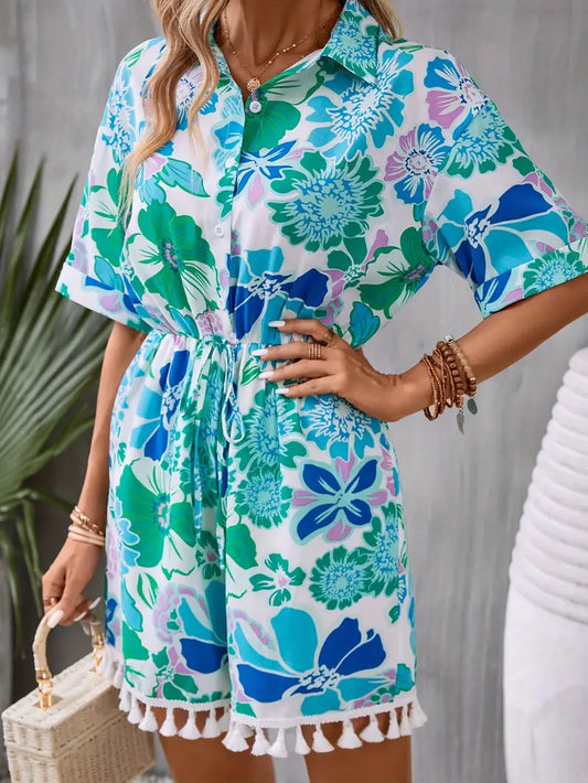 Zomerse jumpsuit met exotische all-over bloemenprint, tailleband, knoopsluiting en een kraag