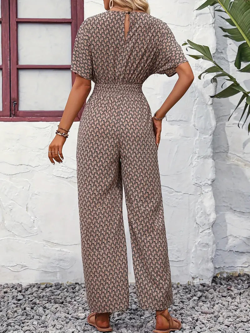 Jumpsuit met V-hals, korte mouwen en modern design