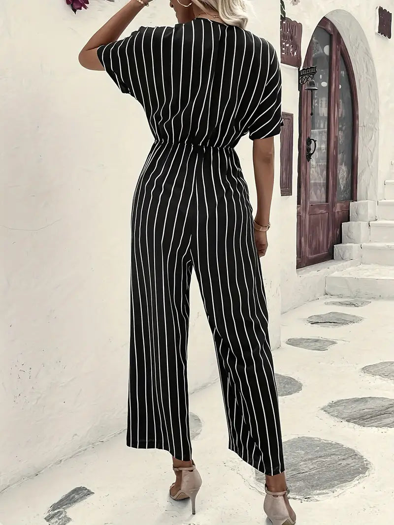 Casual jumpsuit met korte mouwen, V-hals en verticaal gestreept design